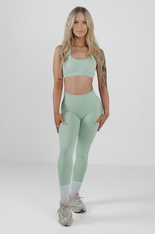 Amplify Seamless Halter Bra - Palm Green